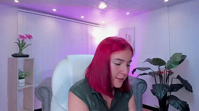 Snapshot of kendaall_jenner_ chatting on February 13, 2025, 5:16 am kendaall jenner online show from February 13, 2025, 5:16 am