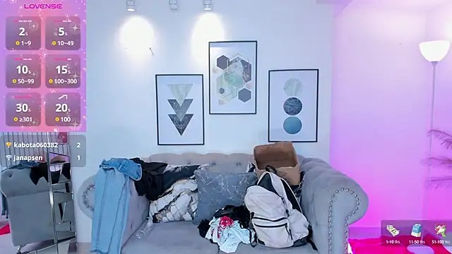 Snapshot of kendaall_jenner_ chatting on March 17, 2025, 8:18 am kendaall jenner online show from March 17, 2025, 8:18 am