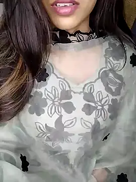 Sreya213 online show from December 3, 2024, 7:44 pm