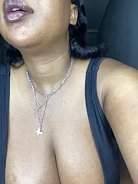 Snapshot of MayaPassion chatting on October 1, 2025, 8:04 pm MayaPassion online show from October 1, 2025, 8:04 pm