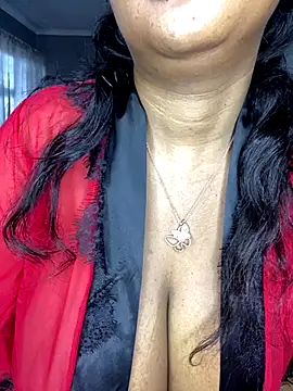 Snapshot of MayaPassion chatting on October 17, 2025, 4:15 am MayaPassion online show from October 17, 2025, 4:15 am