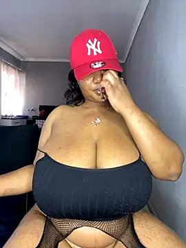 Snapshot of MayaPassion chatting on October 20, 2025, 2:06 pm MayaPassion online show from October 20, 2025, 2:06 pm