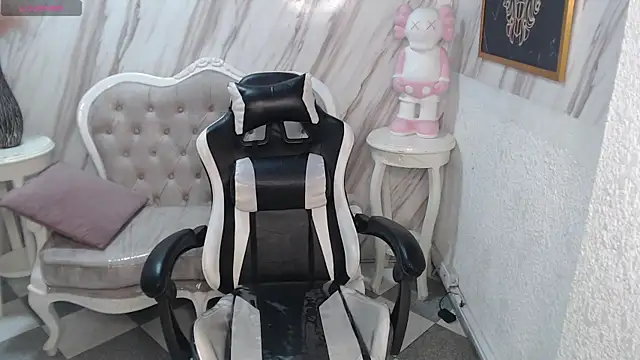 Violeth b online show from March 15, 2025, 12:45 pm