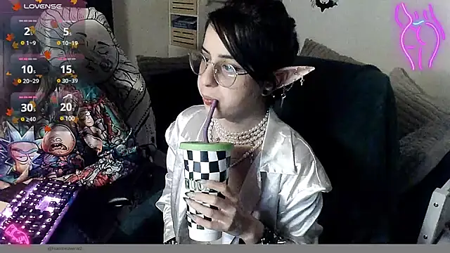Snapshot of LisandreLaVenale chatting on December 6, 2024, 12:02 am LisandreLaVenale online show from December 6, 2024, 12:02 am