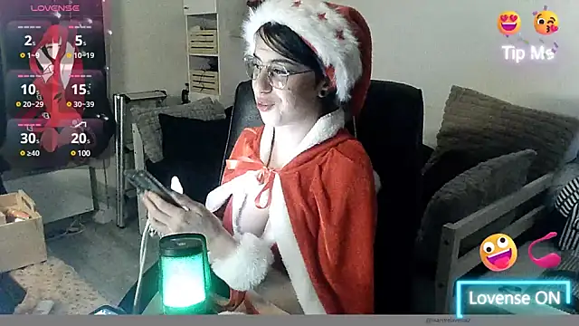 Snapshot of LisandreLaVenale chatting on December 15, 2024, 10:37 pm LisandreLaVenale online show from December 15, 2024, 10:37 pm