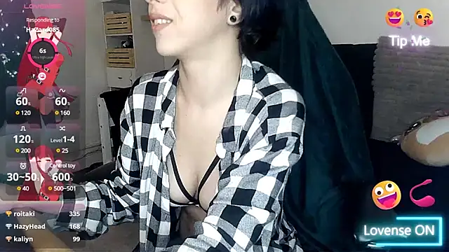 Snapshot of LisandreLaVenale chatting on January 6, 2025, 12:05 am LisandreLaVenale online show from January 6, 2025, 12:05 am