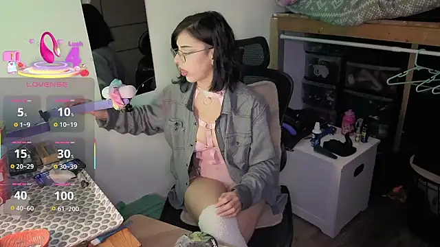 LisandreLaVenale online show from February 4, 2026, 10:47 pm