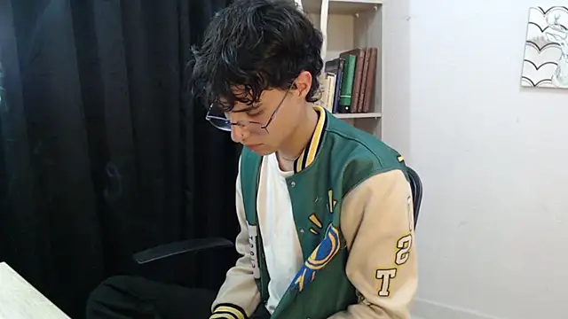 Snapshot of Jeam_hot chatting on December 20, 2024, 9:06 pm Jeam hot online show from December 20, 2024, 9:06 pm