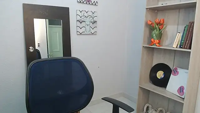 Snapshot of Jeam_hot chatting on December 22, 2024, 8:03 pm Jeam hot online show from December 22, 2024, 8:03 pm