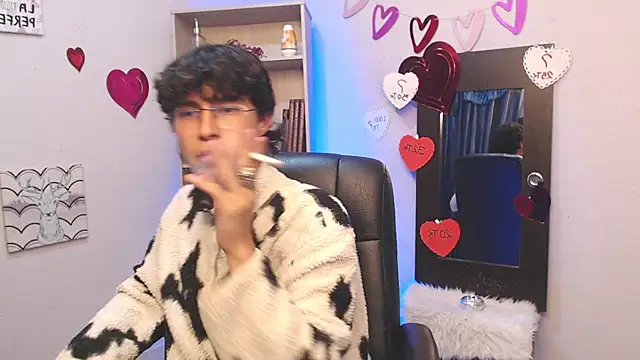 Snapshot of Jeam_hot chatting on March 6, 2025, 9:42 pm Jeam hot online show from March 6, 2025, 9:42 pm