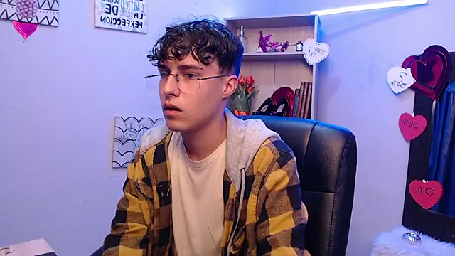 Snapshot of Jeam_hot chatting on March 18, 2025, 8:48 pm Jeam hot online show from March 18, 2025, 8:48 pm