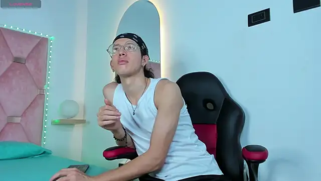 manu vera online show from March 4, 2025, 8:27 pm