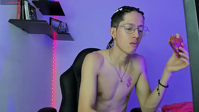 manu vera online show from March 7, 2025, 8:55 pm