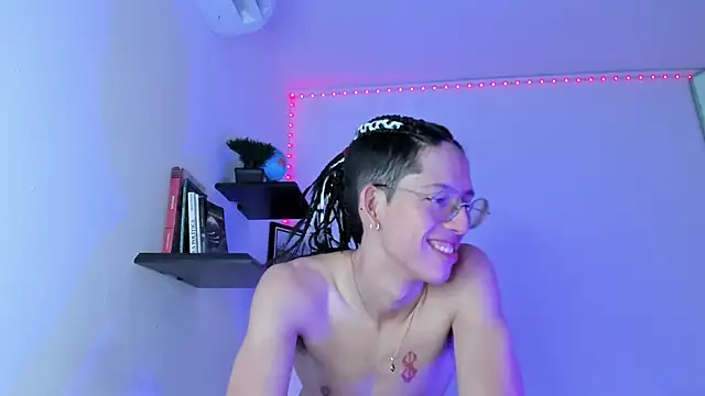 manu vera online show from March 12, 2025, 7:49 pm