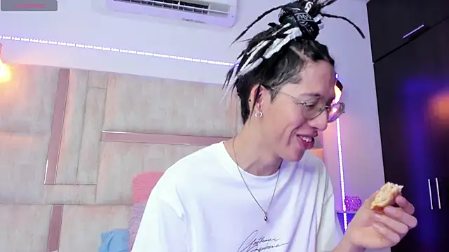 manu vera online show from March 19, 2025, 1:29 pm