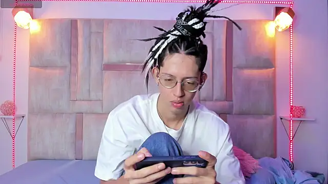 manu vera online show from March 19, 2025, 4:34 pm