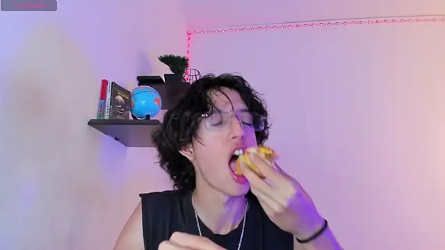 manu vera online show from September 18, 2025, 7:49 pm