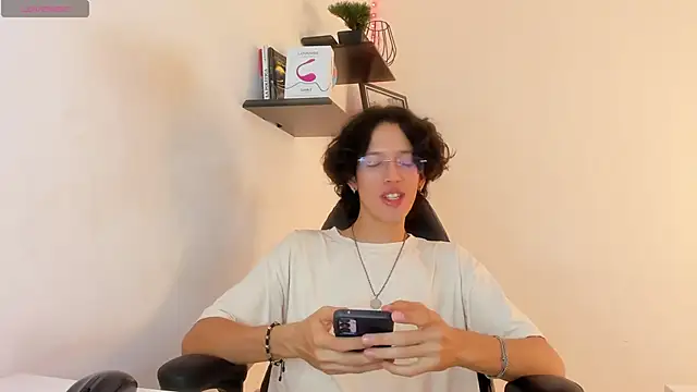 manu vera online show from September 26, 2025, 7:51 pm