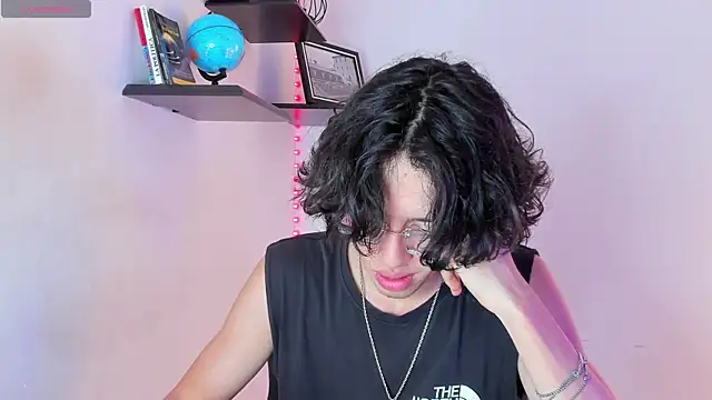 manu vera online show from October 2, 2025, 8:05 pm