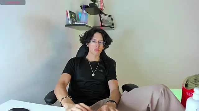 manu vera online show from October 18, 2025, 2:58 am