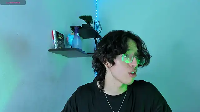 manu vera online show from October 28, 2025, 3:10 am