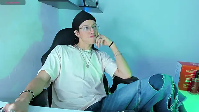 manu vera online show from November 5, 2025, 2:33 am