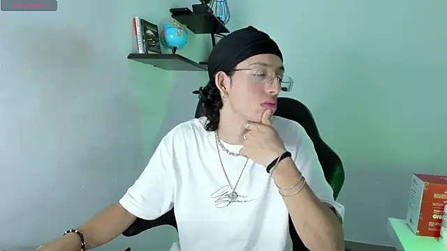 manu vera online show from November 6, 2025, 2:23 am