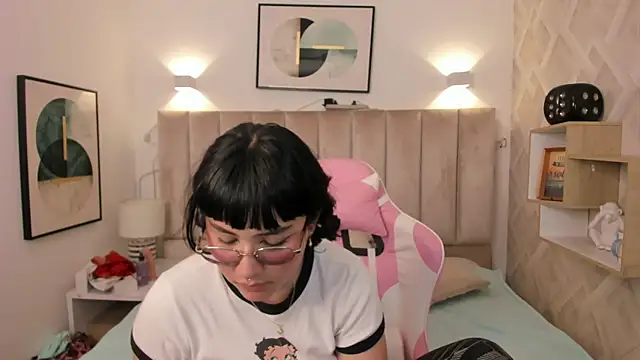 Haru Bonny online show from February 4, 2026, 8:47 pm