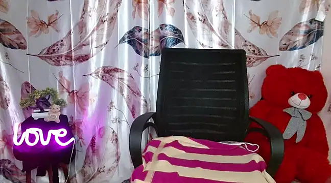 Naughty Ayesha1 online show from January 4, 2025, 3:29 am