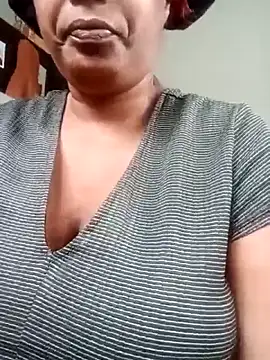 2Sweetysmile online show from April 7, 2026, 10:15 am