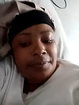 2Sweetysmile online show from April 23, 2026, 9:41 am