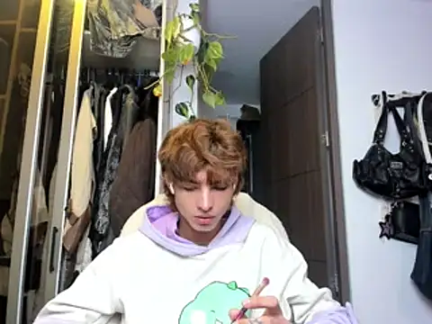 santy-kitty online show from February 4, 2025, 1:23 am