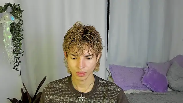 santy-kitty online show from September 29, 2025, 2:49 am