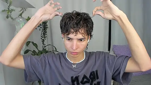 santy-kitty online show from December 16, 2025, 2:16 am