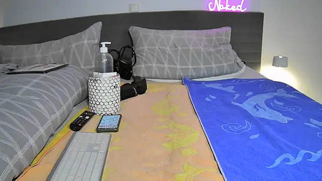 Snapshot of Sissy-Bee chatting on November 9, 2025, 7:12 pm Sissy-Bee online show from November 9, 2025, 7:12 pm