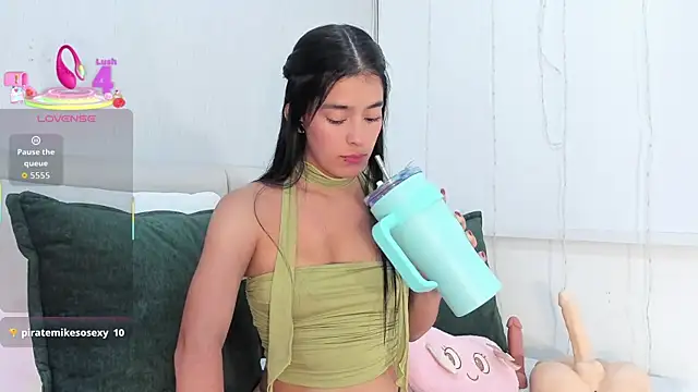 Snapshot of Isaa_Queen chatting on October 2, 2025, 8:05 pm Isaa Queen online show from October 2, 2025, 8:05 pm