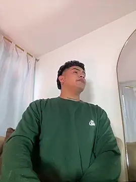 Snapshot of MatheoVelez chatting on December 3, 2024, 8:17 pm MatheoVelez online show from December 3, 2024, 8:17 pm