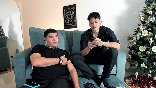 Snapshot of MatheoVelez chatting on December 31, 2024, 11:06 pm MatheoVelez online show from December 31, 2024, 11:06 pm