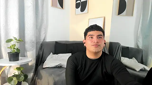 Snapshot of MatheoVelez chatting on January 25, 2025, 5:30 pm MatheoVelez online show from January 25, 2025, 5:30 pm