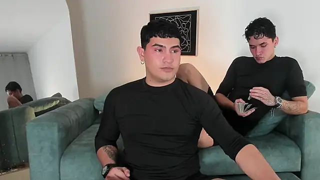 Snapshot of MatheoVelez chatting on February 24, 2025, 11:19 pm MatheoVelez online show from February 24, 2025, 11:19 pm