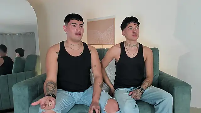 Snapshot of MatheoVelez chatting on February 28, 2025, 3:04 am MatheoVelez online show from February 28, 2025, 3:04 am