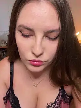 Snapshot of Alicia_Eves chatting on October 8, 2025, 1:31 pm Alicia Eves online show from October 8, 2025, 1:31 pm