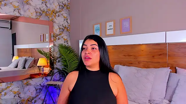 EmaBakker online show from October 22, 2025, 1:22 pm