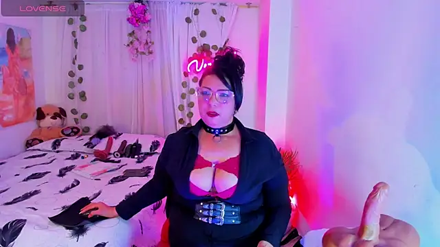 Snapshot of Venus_R0se chatting on November 11, 2025, 11:05 pm Venus R0se online show from November 11, 2025, 11:05 pm