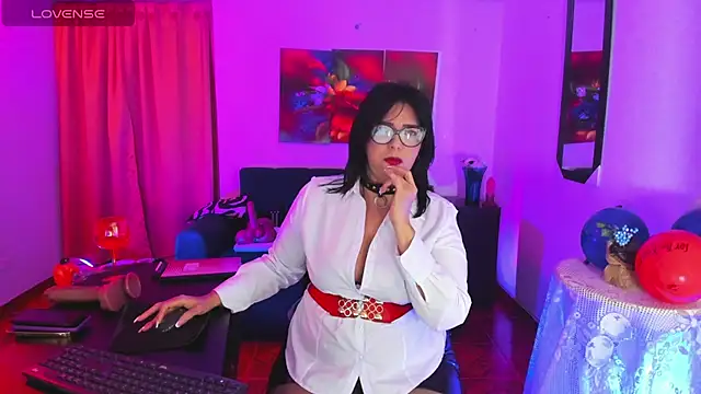 Snapshot of Venus_R0se chatting on November 17, 2025, 2:12 pm Venus R0se online show from November 17, 2025, 2:12 pm