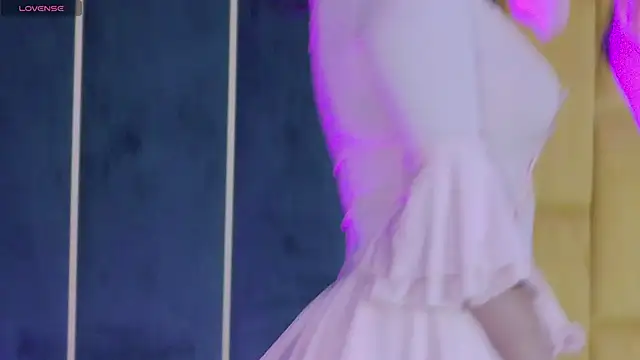 GiuliaHarvey online show from November 11, 2025, 3:56 pm