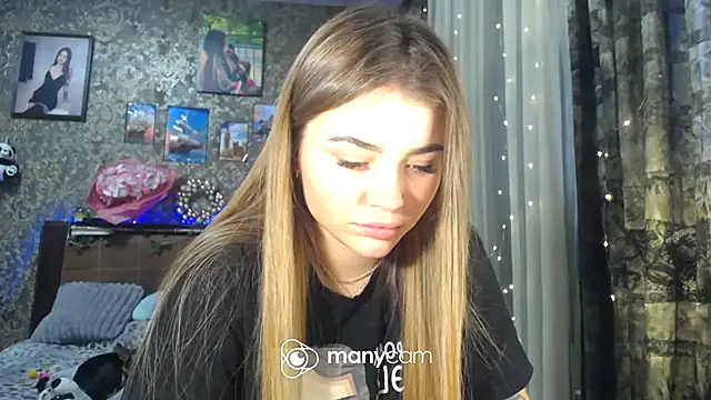 Snapshot of BonnyShy chatting on December 6, 2024, 11:33 am BonnyShy online show from December 6, 2024, 11:33 am