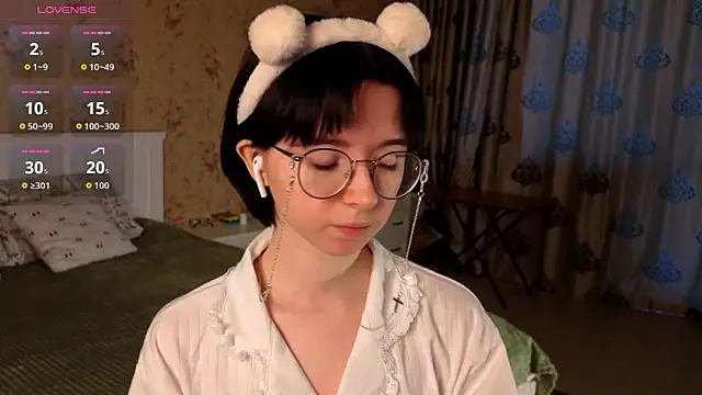 Snapshot of Nora_Failure chatting on October 25, 2025, 8:55 am Nora Failure online show from October 25, 2025, 8:55 am