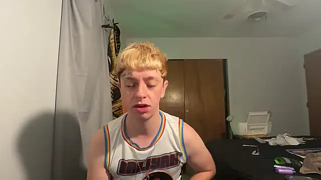 Snapshot of twentywithafelonyy chatting on December 24, 2024, 8:00 am twentywithafelonyy online show from December 24, 2024, 8:00 am