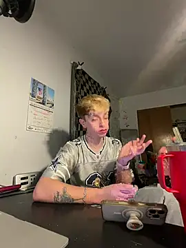 Snapshot of twentywithafelonyy chatting on January 18, 2025, 1:18 pm twentywithafelonyy online show from January 18, 2025, 1:18 pm